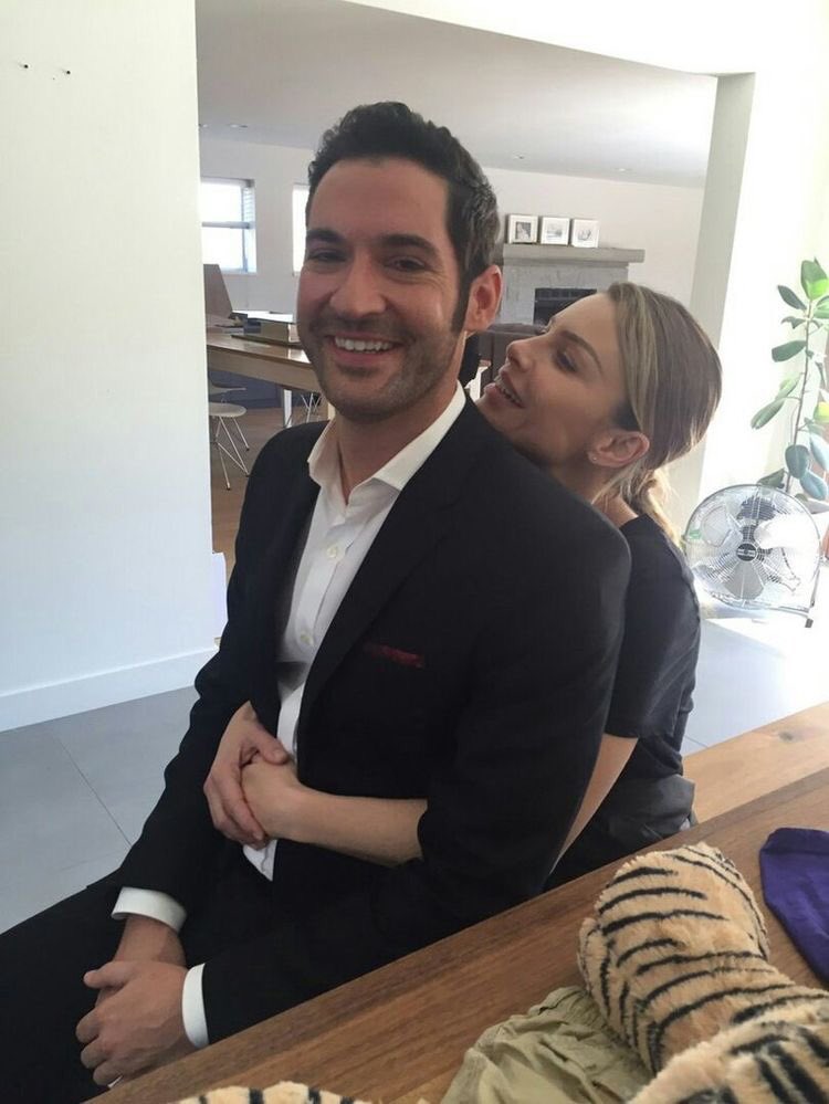 Heyyrobs's tweet photo. VAMOS SUBIR QUANTAS TAGS FOR PRECISO PARA QUE ESSA PERFEIÇÃO SEJA COMPRADA OU QUE A FOX VOLTE ATRÁS, NÃO VIU FICAR SEM MEUS BBS M #SaveLucifer #RenewLucifer #PickUpLucifer https://t.co/byiyAJDQk1