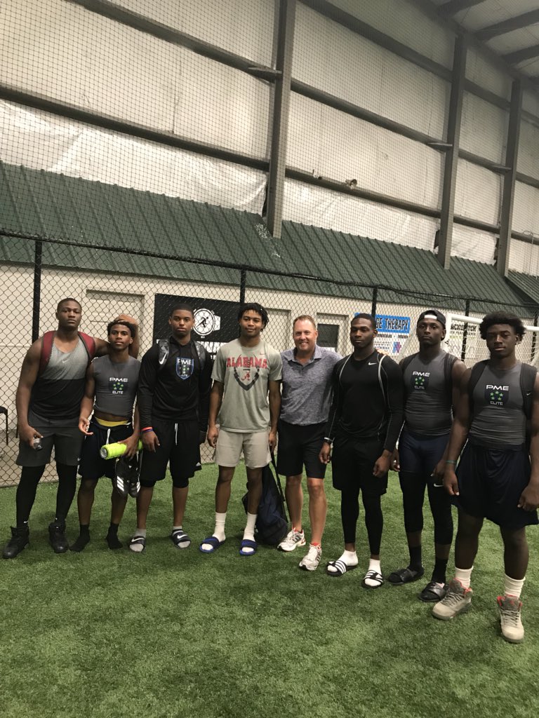 coachquel's tweet photo. Some of the guys had a Awesome chance to soak up some knowledge from @CoachHughFreeze. #PME #family @pmelite7 @PME_technique @coachjasong https://t.co/3RN83v0BIp