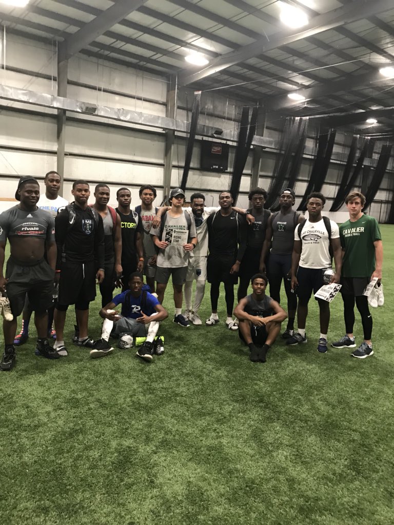 coachquel's tweet photo. Some of the guys had a Awesome chance to soak up some knowledge from @CoachHughFreeze. #PME #family @pmelite7 @PME_technique @coachjasong https://t.co/3RN83v0BIp