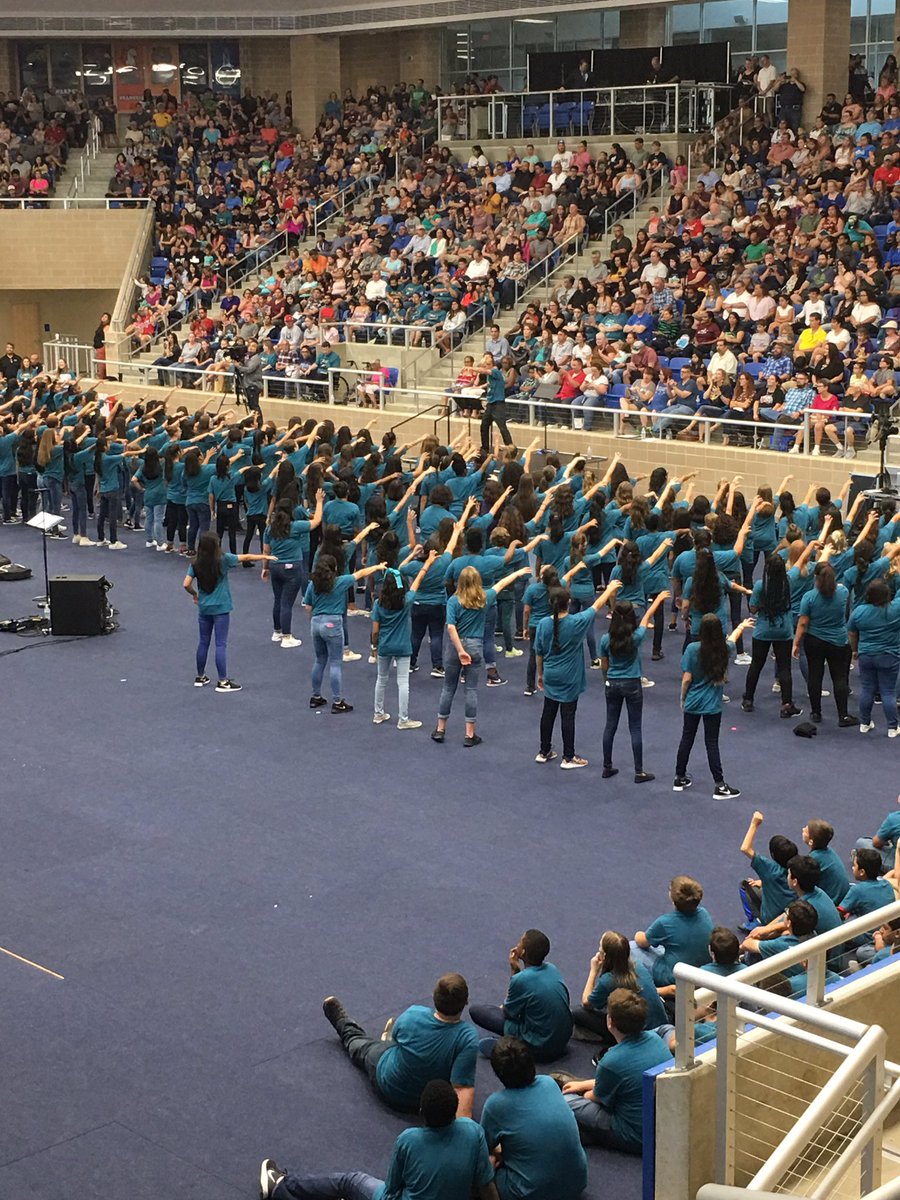 mrsreadstoknow's tweet photo. Wait till you hear them ROAR #togetherwesing2018 #NISDinspired #valeinspired https://t.co/Gv2RV1yFRG