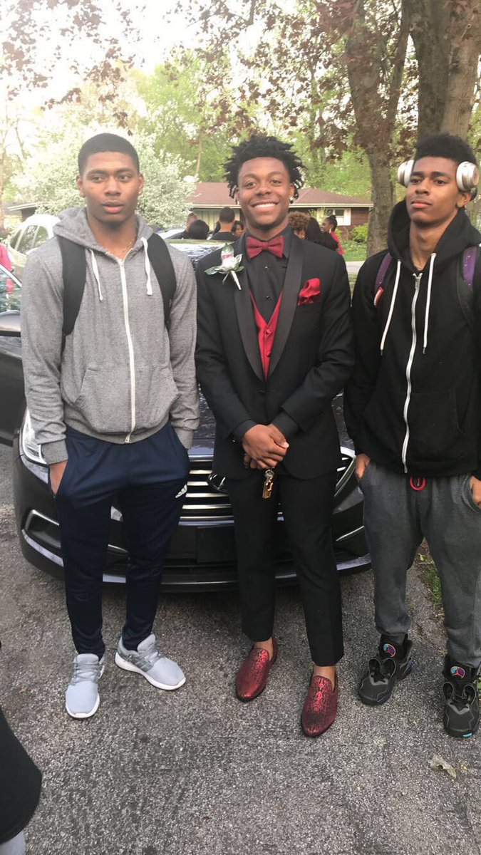 alantebrown3's tweet photo. Keep it simple.. wait till senior year 😉 https://t.co/ONpyUrnfRv