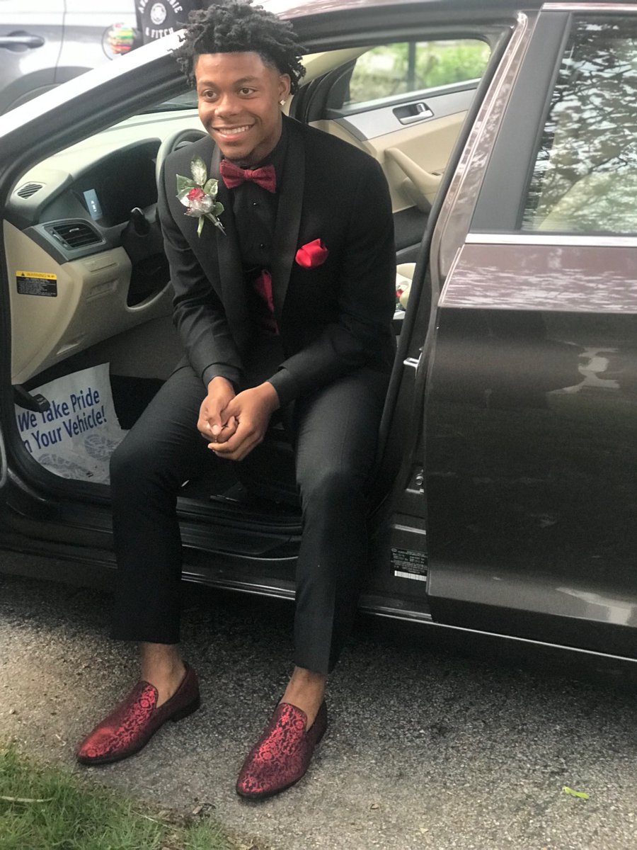alantebrown3's tweet photo. Keep it simple.. wait till senior year 😉 https://t.co/ONpyUrnfRv