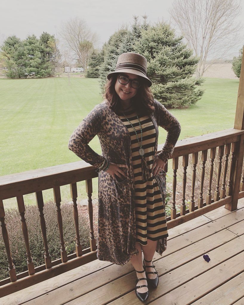 rjkahooper's tweet photo. Happy to be me #lularoe #lualroeconsultant #perfecthat @LuLaRoe https://t.co/IF6CH5xtIE