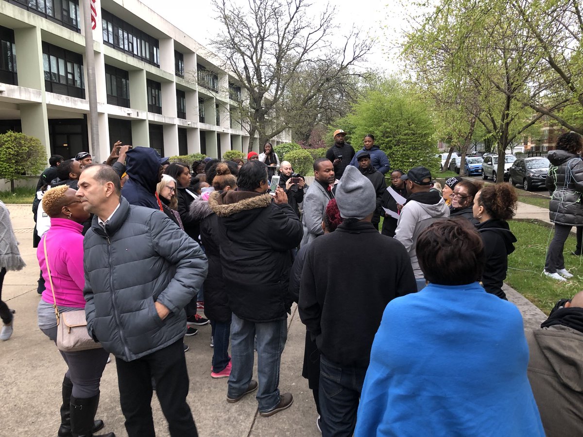 Hannah2060's tweet photo. Unusual LSC meeting held outdoors at #KingHS @city_bureau https://t.co/vj06wzhuQ4