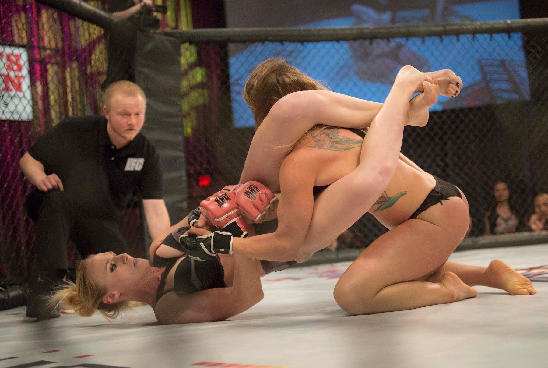 The co-main event features Jolene 'The Valkyrie' Hexx takin. 