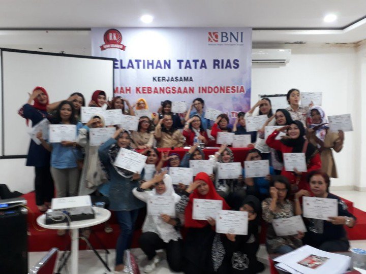 JaydenZDJ's tweet photo. Peduli dgn ekonomi UKM Pak @DuriantoDarmadi mengadakan berbagai Pelatihan berkerjasama dgn instansi terkait
#DarmadiDuriantoPeduli https://t.co/gDJiSwMWac