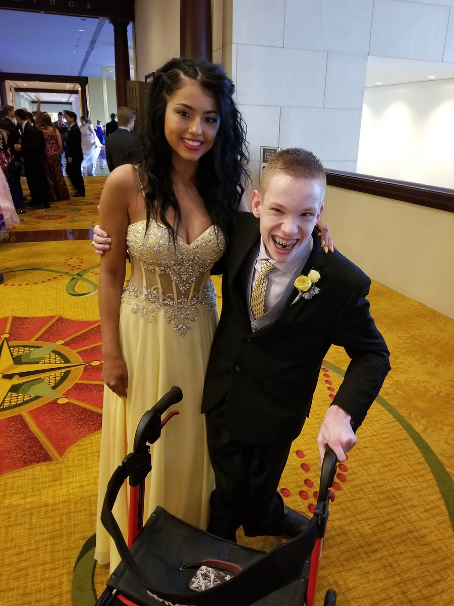 GhsRise's tweet photo. Yep, it's prom night & some of our seniors clean up really well! #ghsunity #gvineprom https://t.co/74pULEW8cS