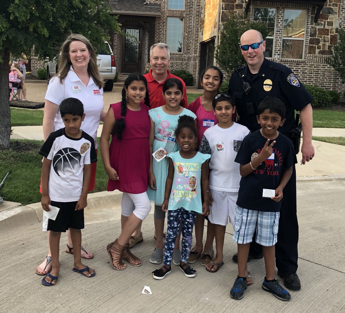 FriscoPDChief's tweet photo. #FriscoCan is in full swing around @CityOfFriscoTx - enjoyed our stop in Richwoods! @shonafrisco @WillSowell @FriscoPD https://t.co/6nQKeJS7mw
