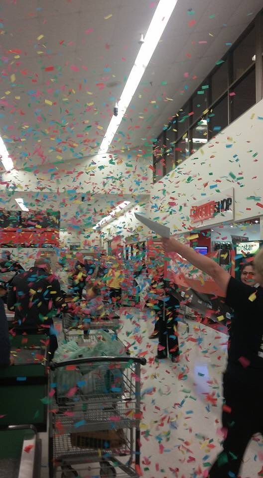 ZehrsK's tweet photo. Great market moment today at Zehrs in Kingsville lots of happy faces from as far away as Denver Colorado got free groceries #marketmoment https://t.co/55H9xU1iIg
