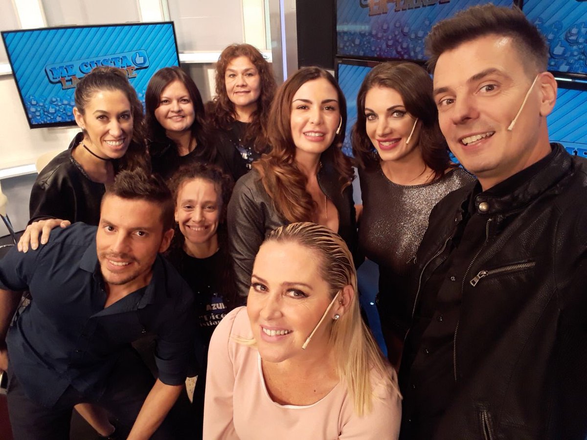 Pilarsmith's tweet photo. Gran equipo hoy en #megustalatarde en @canal26noticias con @santizeyen @LucianaElbusto @ulisesjaitt @ValeDegenaro Sil y las fans de @CristianCastro 👏🏻👏🏻👏🏻 https://t.co/28lDbQsPJa