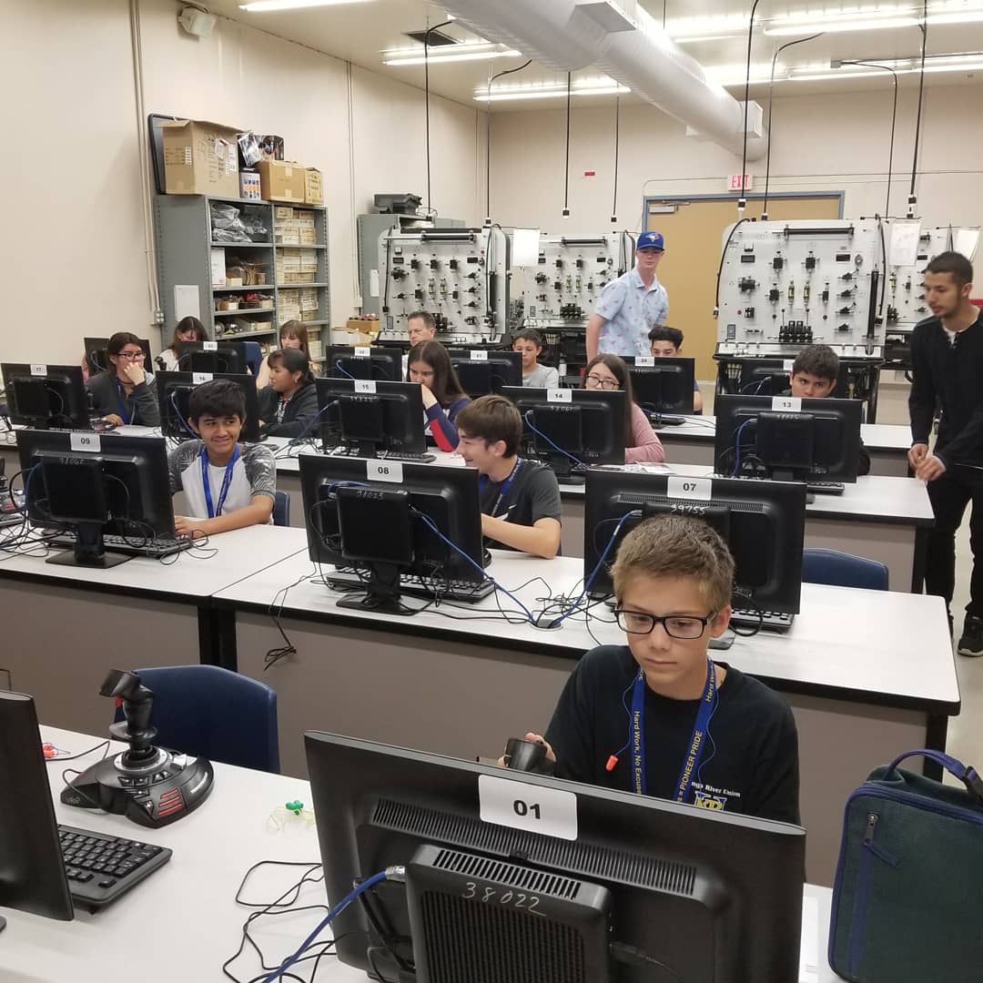reedleycollege's tweet photo. Flight simulators, drones, jet engines, golden tickets, a ribbon cutting and more, our #FlightScience Open House was a complete success! Thanks to everyone for your support. Can't wait to get started in August! #GoTigers https://t.co/lAFRUV8Ogl