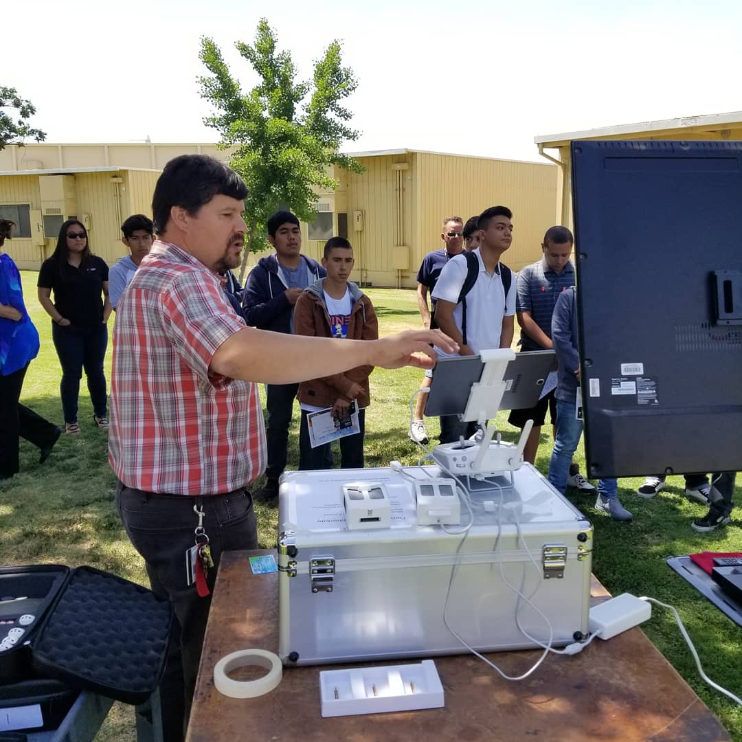 reedleycollege's tweet photo. Flight simulators, drones, jet engines, golden tickets, a ribbon cutting and more, our #FlightScience Open House was a complete success! Thanks to everyone for your support. Can't wait to get started in August! #GoTigers https://t.co/lAFRUV8Ogl