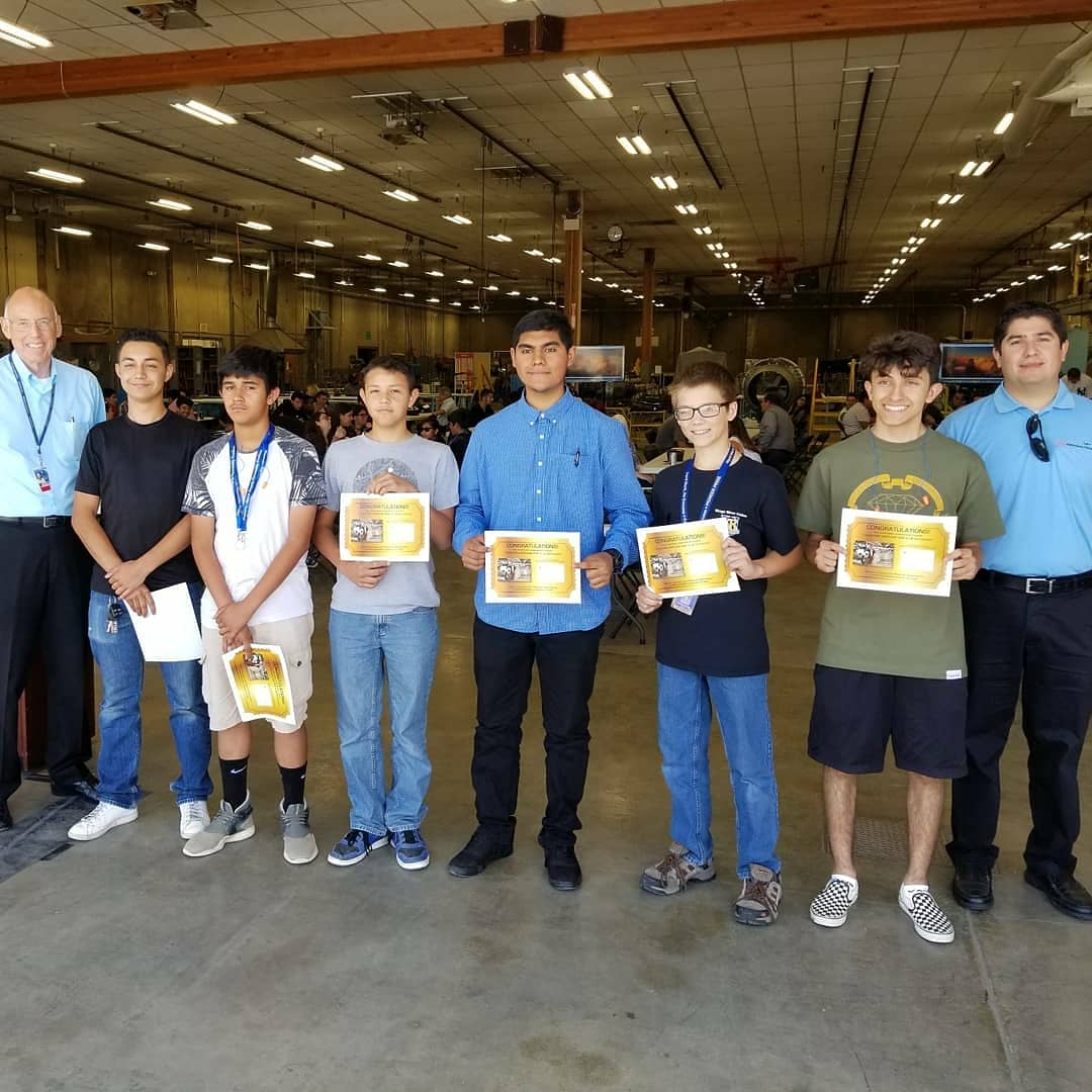 reedleycollege's tweet photo. Flight simulators, drones, jet engines, golden tickets, a ribbon cutting and more, our #FlightScience Open House was a complete success! Thanks to everyone for your support. Can't wait to get started in August! #GoTigers https://t.co/lAFRUV8Ogl
