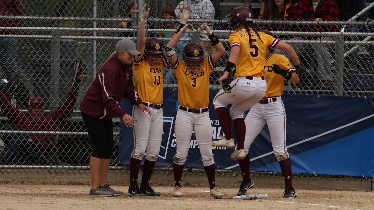 UMDBulldogs's tweet photo. No. 25 @UMD_Softball Outlast Hornets 4-3 In Central Regional Championship To Set Up Winner-Take-All Tomorrow. Recap/Reaction: https://t.co/b0kamKgpm8 https://t.co/ZxxKnVYsZk