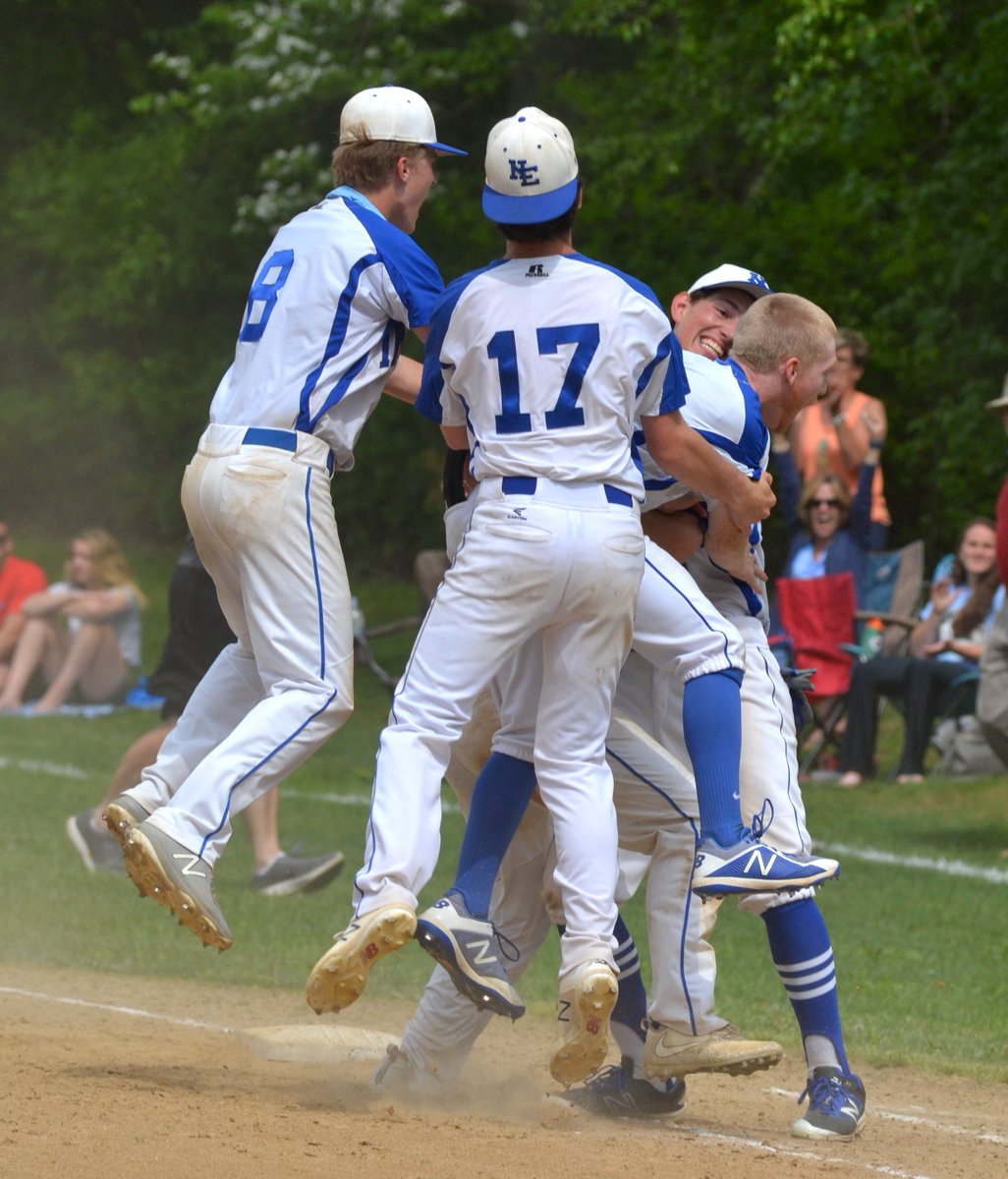 Whig_sports's tweet image. Indians stun Tigers with wild seventh-inning comeback
cecildaily.com/sports/high_sc…