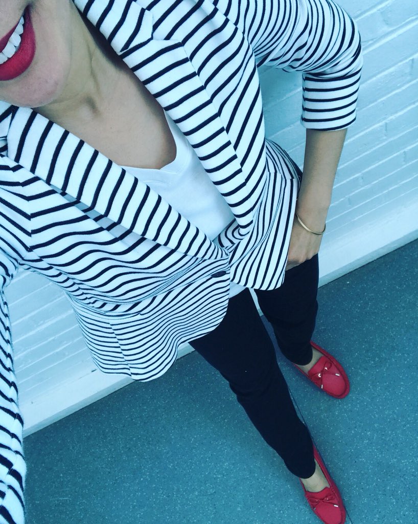 thriftyelements's tweet photo. Red is my lucky color💋#luckycharm #REDLIP #ootd #outfitoftheday #outfitpost #styleblog #StreetStyle #blogger #blackwhite #SaturdayVibes #sustainablefashion #wiwt #neutral #instafashion #instagramers #thriftyelements #AnnArbor #lookbook #lifestyle #lifestyleblogger https://t.co/CftYYiBezN