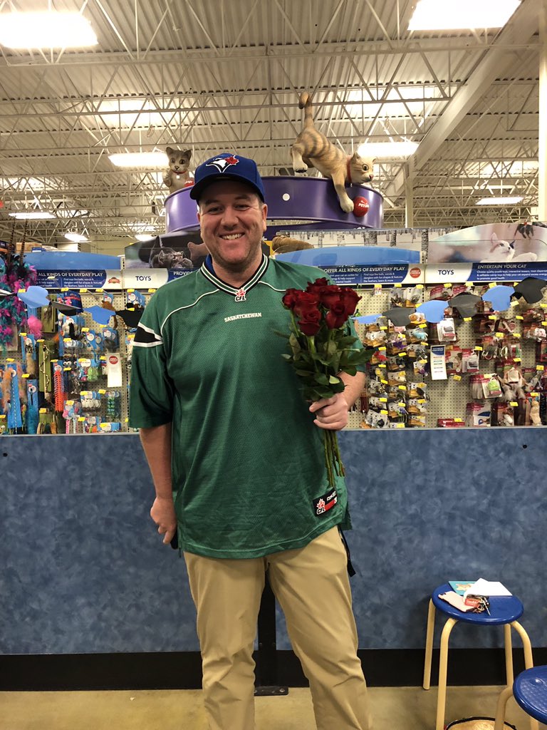 At #Petsmart we have the best Store Leaders! Shawn from store 0490 attended our Academy grad ready to support our out of town trainees. This is the only time as an Albertan I can support someone wearing a Saskatchewan jersey. <a href="/SaxonAbSk/">Saxon Wong</a> <a href="/robsmithbluejay/">Rob Smith</a> <a href="/NicoleMorris_QE/">Nicole Morris</a>