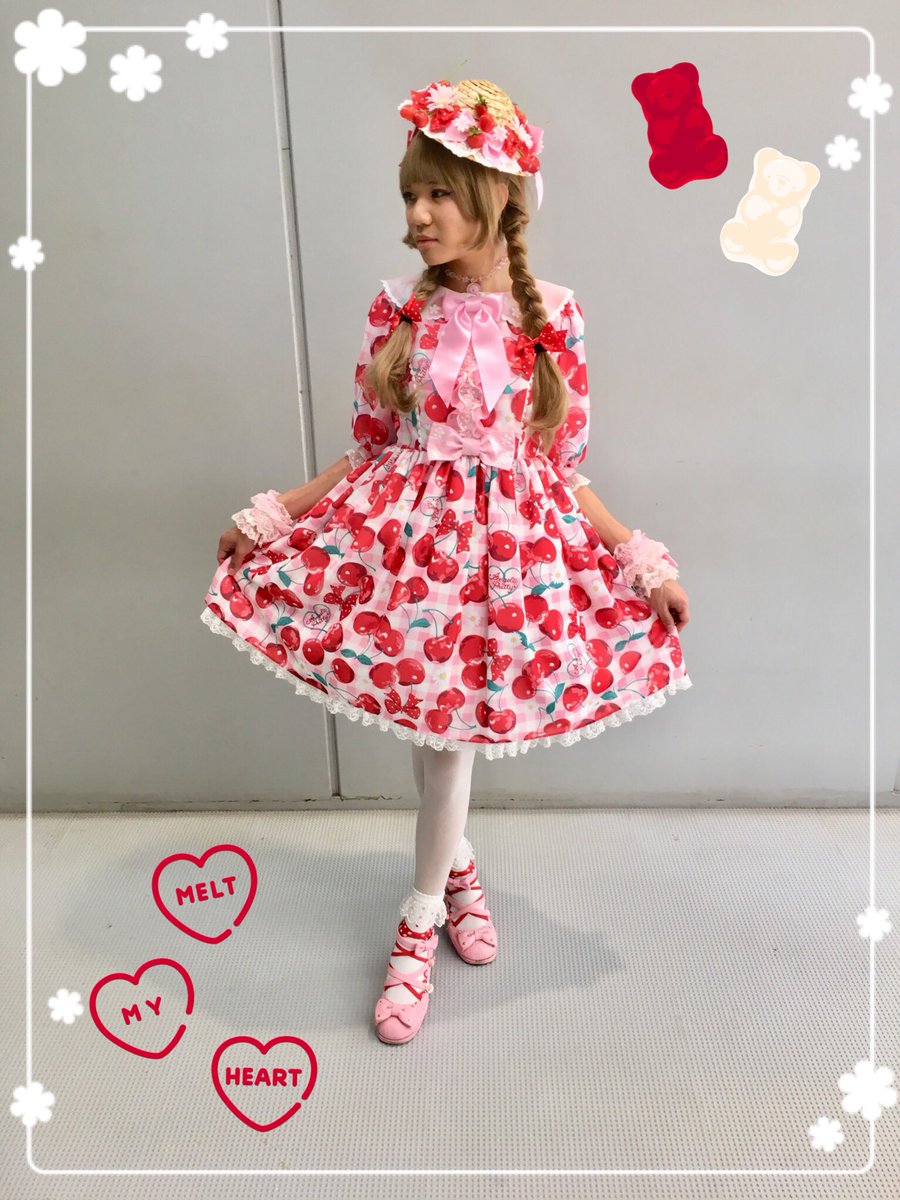angelicmacarons's tweet photo. 昨日のデザインフェスは楽しかった！
Fresh Cherryのコーディネートと私の手作り帽子(*^ω^*)🍒 #tokyodesignfesta #angelicpretty #freshcherry https://t.co/G7tdp4jzOy