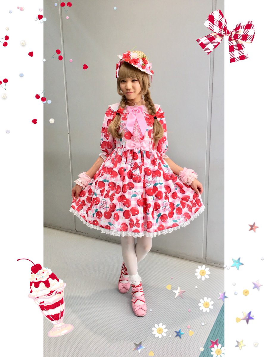 angelicmacarons's tweet photo. 昨日のデザインフェスは楽しかった！
Fresh Cherryのコーディネートと私の手作り帽子(*^ω^*)🍒 #tokyodesignfesta #angelicpretty #freshcherry https://t.co/G7tdp4jzOy