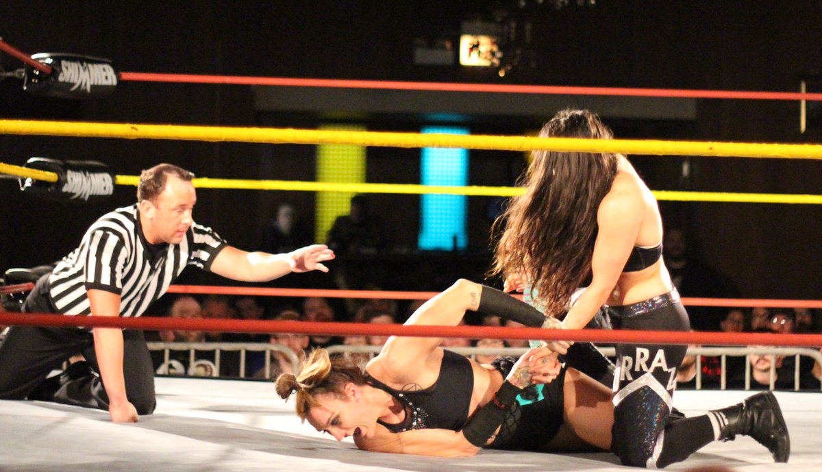 DAFALCON11's tweet photo. What a treat to see @DeonnaPurrazzo wrestle @SeriouslyEagles . I felt like I was at a #JohnnySaint clinic. #ThisIsWrestling @SHIMMERwomen  #SHIMMER101 #WomenOf1000Holds https://t.co/dInu2zw7Y4