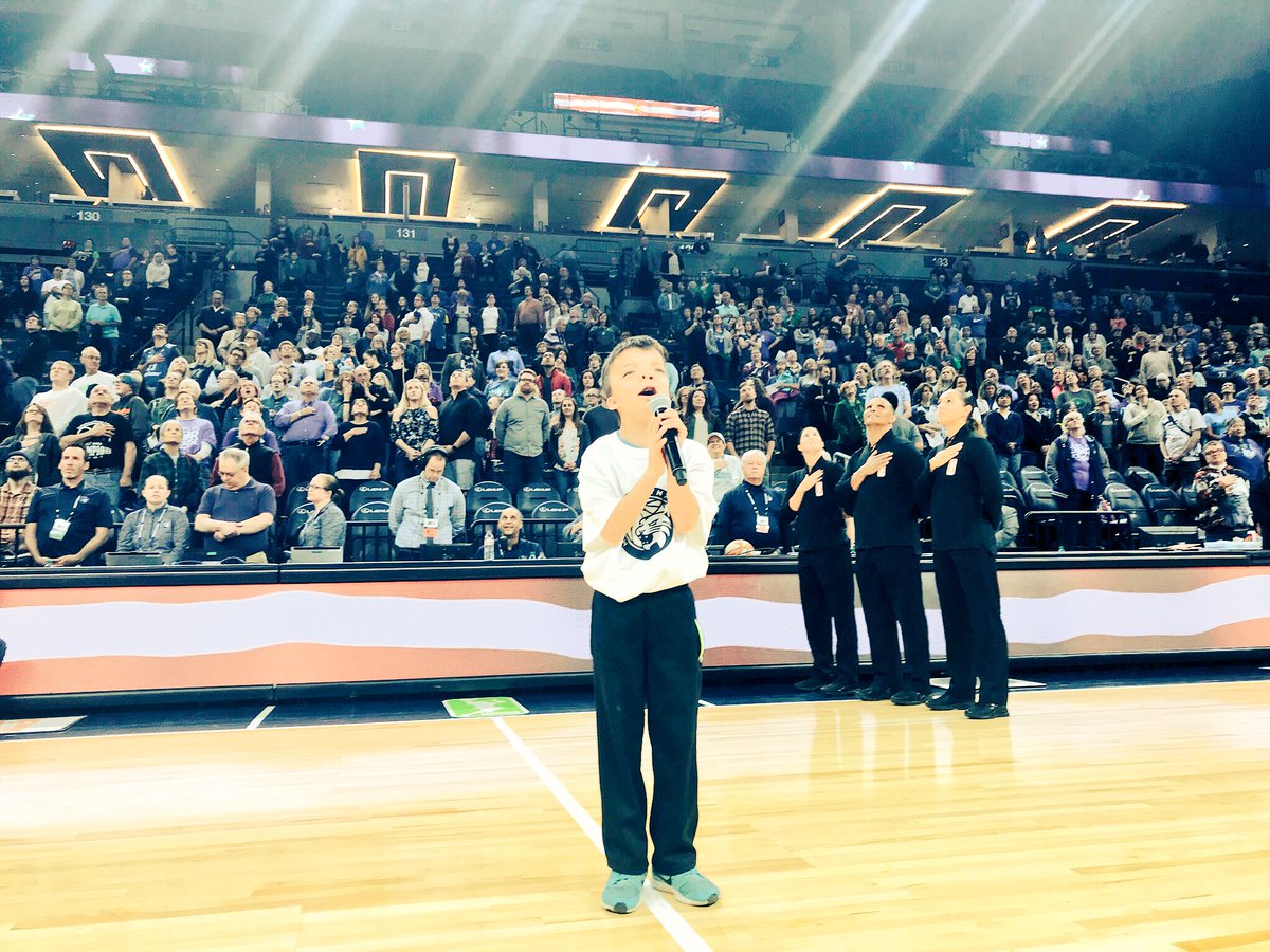 Thanks @minnesotalynx for letting me sing the national Anthem tonight! SO fun! And Go  #MNLynx!