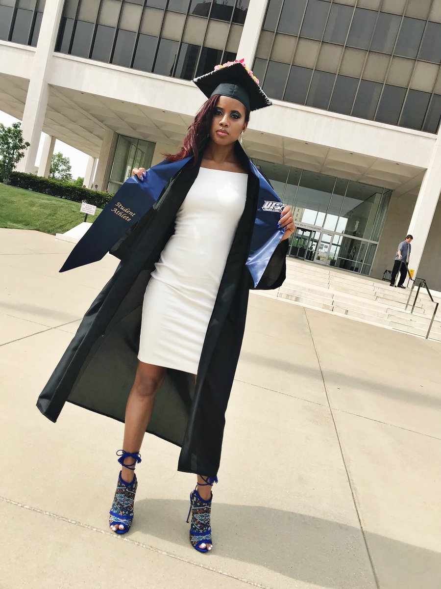 CoachDestinyJ's tweet image. Bachelors of Business Administration est. May 12th, 2018. 🎓🥂♥️

#BlackAndEducated
#Graduate