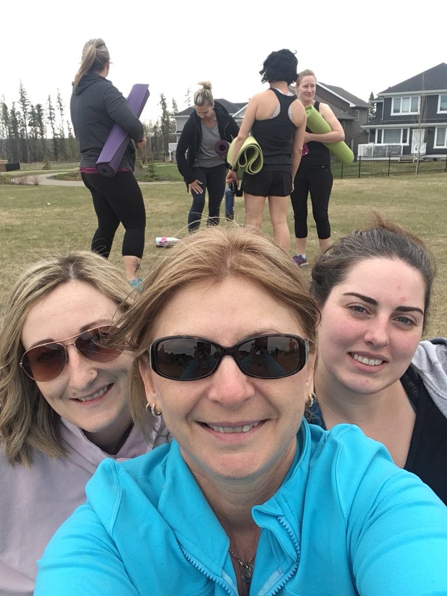 roblorzach's tweet photo. Yoga in the park on Saturday morning 😊 Great way to end the week/start the weekend. Thanks Amanda and Amanda. Namaste 🙏 https://t.co/Md1T91Lfzd