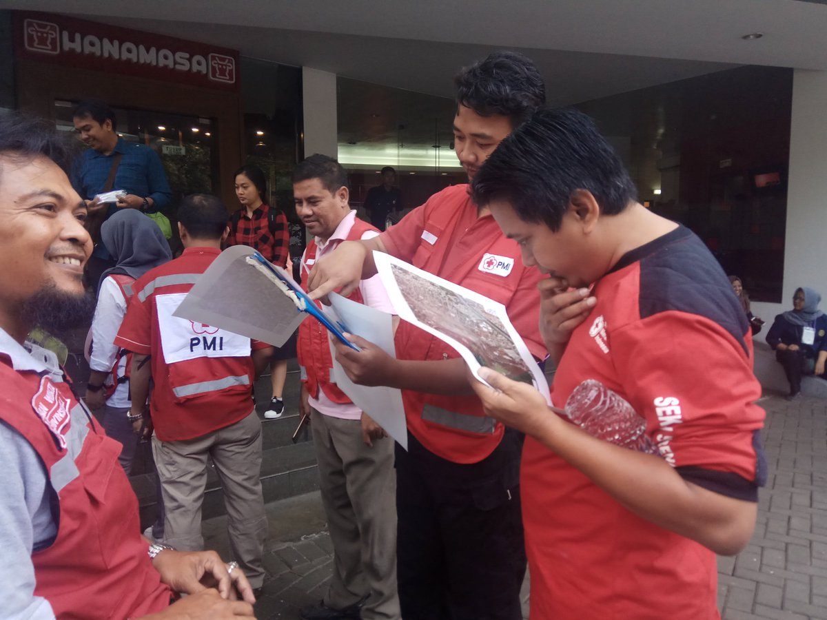 husni_kaf's tweet photo. Persiapan field mapping menggunakan @OSM_ID @fieldpapers @OpenDataKit #openmapkit @open @palangmerah #PMISiapBantu @HOTOSM_ID @TheMissingMaps https://t.co/5iQ5YiL8Lo