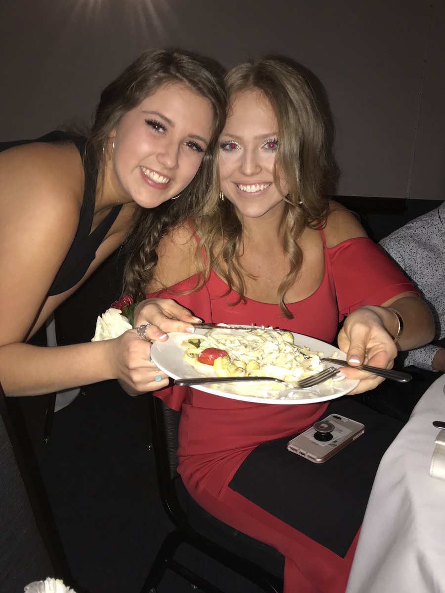 dollymolan's tweet photo. @brenne_ernst @racheladefelice Having fun at dinner!! @ashneu11 cut my pasta!! https://t.co/ImSjpjQ87d