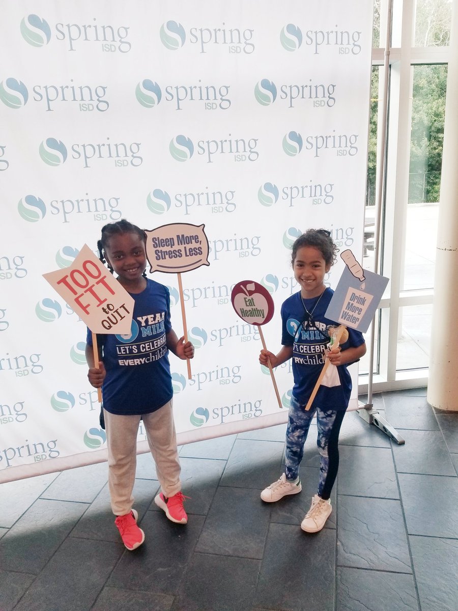 Tameka528's tweet photo. Lost photos from the #SpringFunRun18 this morning! I said I need to #ChooseToMove but my daughter said I need to #SleepMore and #StressLess! I committed to all 3. ππ½ββοΈ https://t.co/JRNcaSGdVh