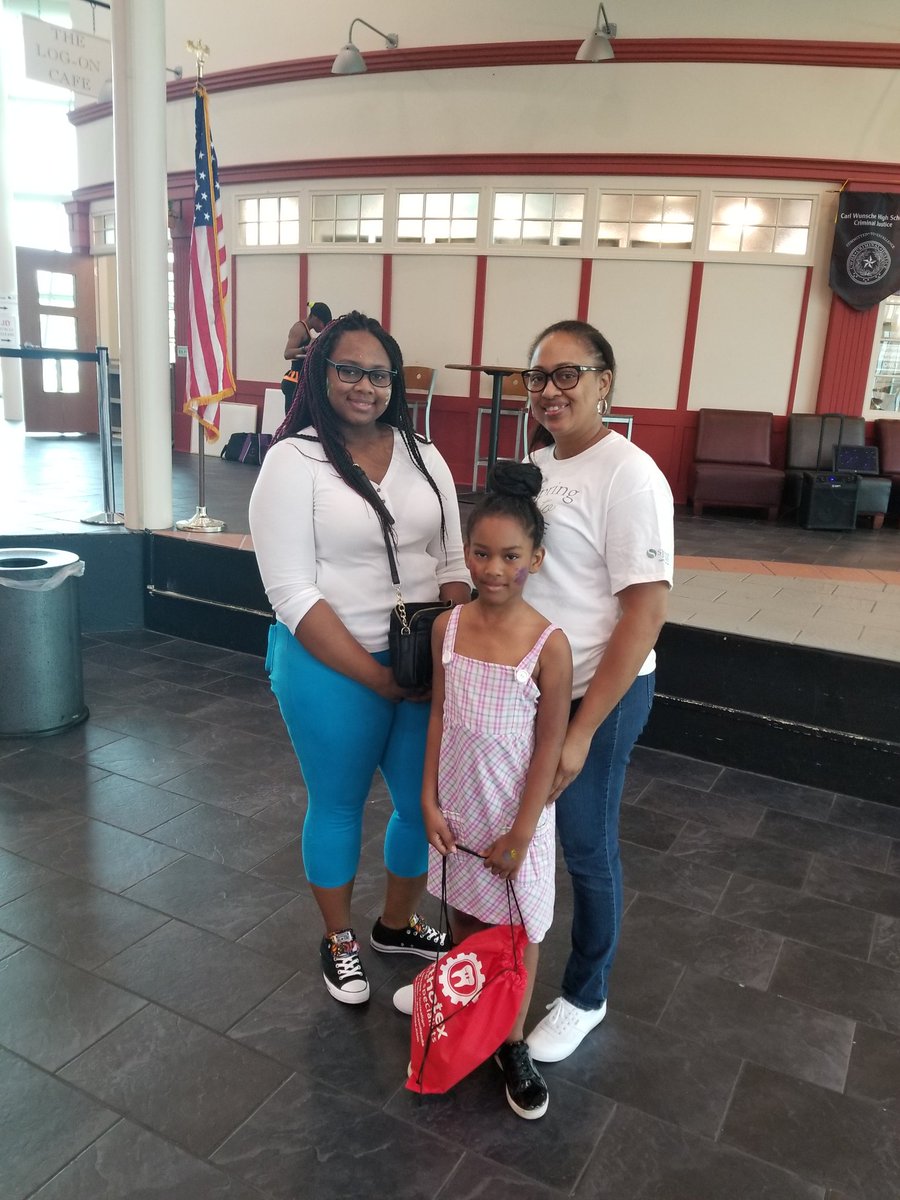 Tameka528's tweet photo. Lost photos from the #SpringFunRun18 this morning! I said I need to #ChooseToMove but my daughter said I need to #SleepMore and #StressLess! I committed to all 3. ππ½ββοΈ https://t.co/JRNcaSGdVh