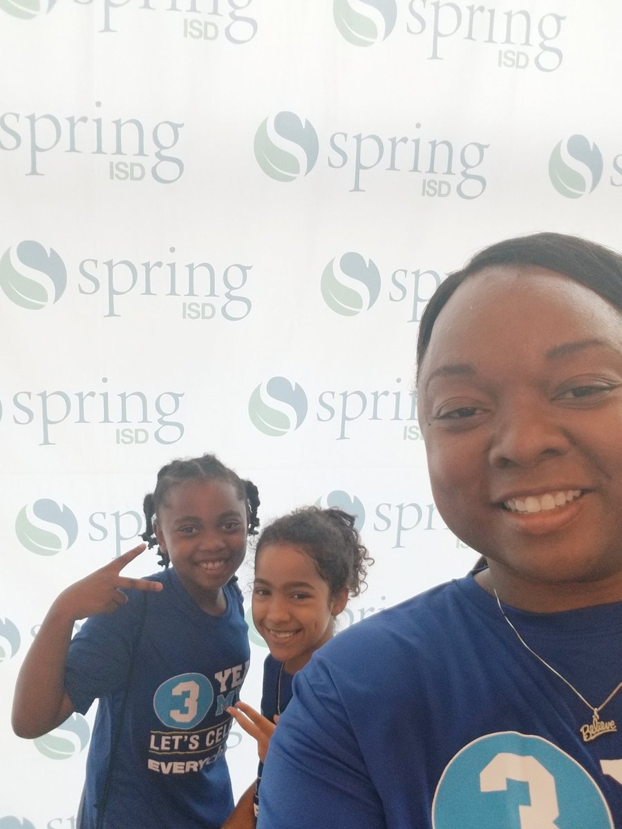 Tameka528's tweet photo. Lost photos from the #SpringFunRun18 this morning! I said I need to #ChooseToMove but my daughter said I need to #SleepMore and #StressLess! I committed to all 3. ππ½ββοΈ https://t.co/JRNcaSGdVh