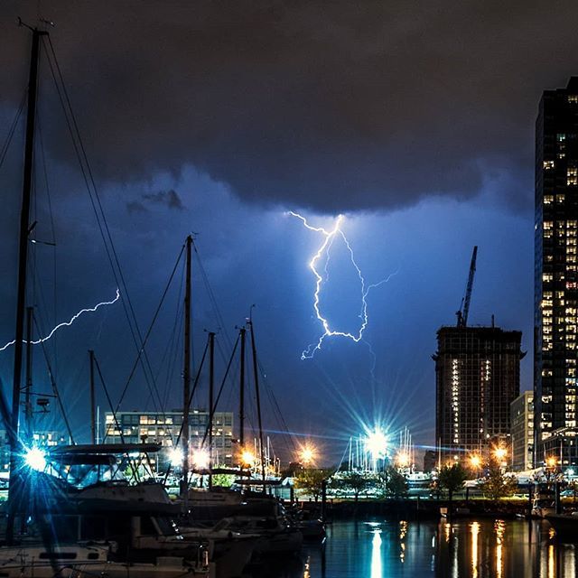 NycStormChaser's tweet image. Thunderstorms a few nights ago

#thundercloud #thunderstorm #lightning 
#lightningstrike #stormchasing #chasing #nightsky 
#longexposure #landscape #landscapephotography #storm 
#sturm #sky #nature ift.tt/2rE9Prc