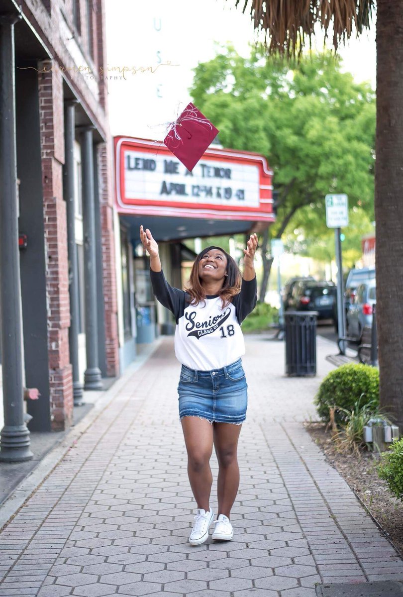Queen_Tolerie's tweet photo. Graduation can’t come fast enough 🎓 https://t.co/29A3SrfeHu