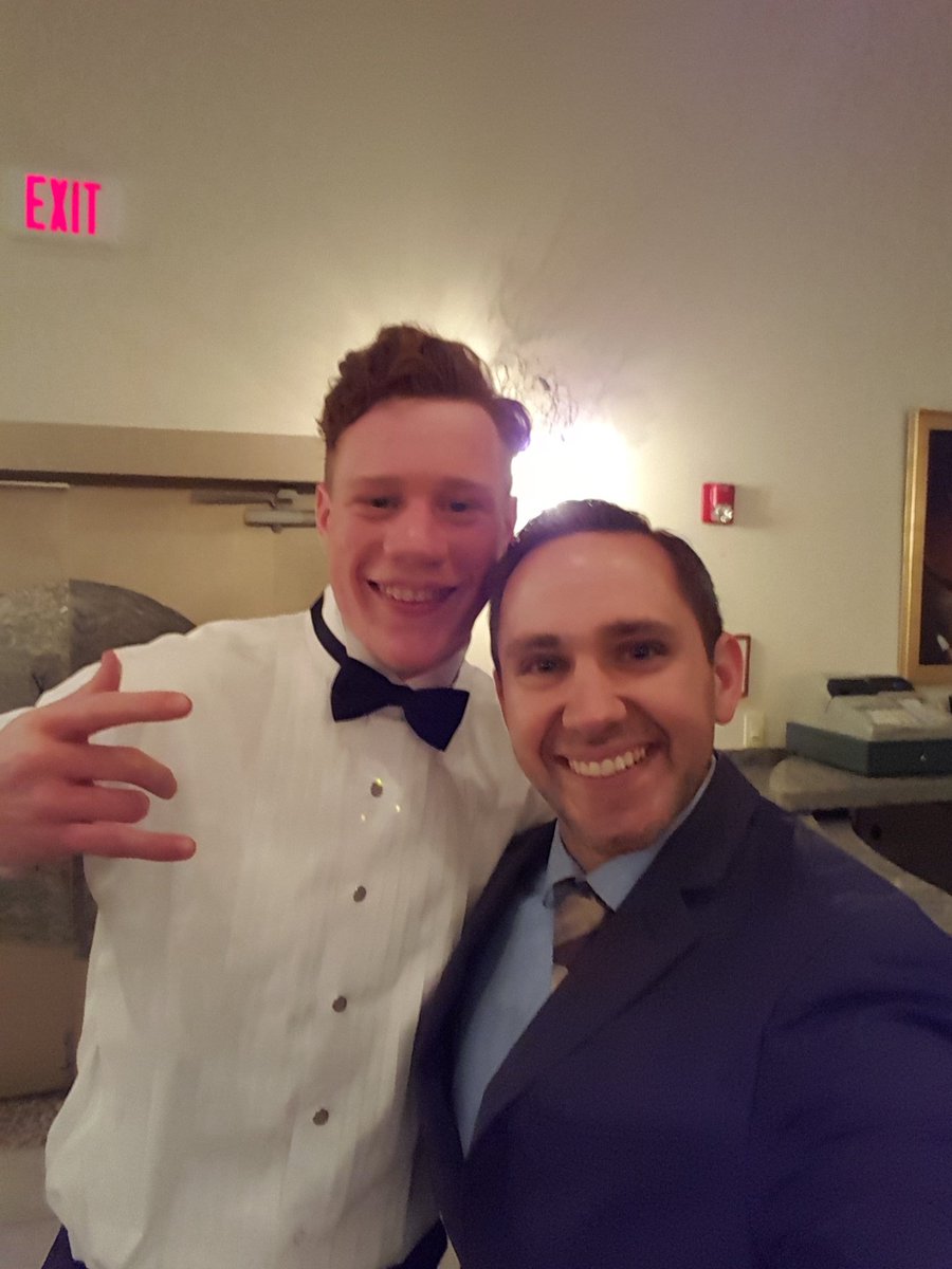 MrHajik's tweet photo. Prom is heating upπ₯π₯π₯π₯π₯#LookingGood #Style #PHSProm https://t.co/OinC345xvR