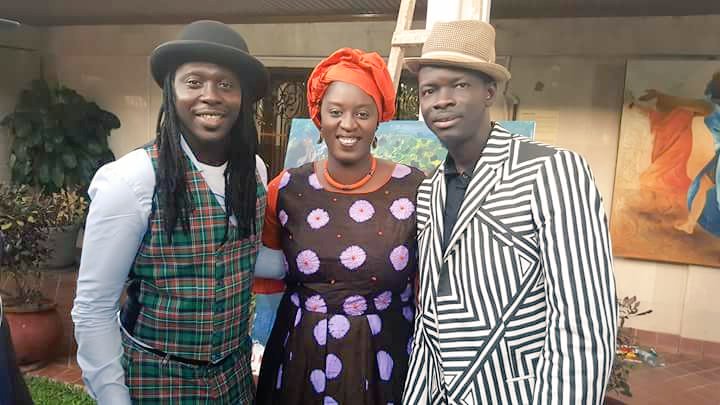 missmaimouna's tweet photo. #Plurivers est un projet pluridisciplinaire qui allie expo collective et rencontres avec des artistes invités. Ce Samedi nous avons eu un passionnant échange avec @FaadaFreddy @NdongoD une belle immersion dans leurs différents univers. @DemeAisha #Plurivers #DakArt2018 #LesOFF https://t.co/olhOPTCsYN