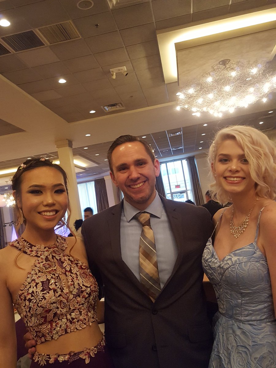 MrHajik's tweet photo. The party is just getting started #PHSProm #LookinGood #CalcLove https://t.co/GFH7OyW31E