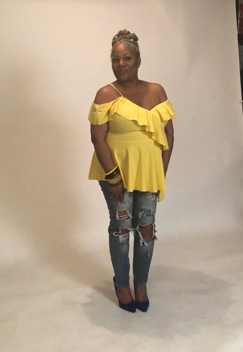 khaleezy's tweet photo. Who does she think she is? #HappyMothersDay #MyMamaGraduating #ImHypeAF https://t.co/v8Bj8rhhAa