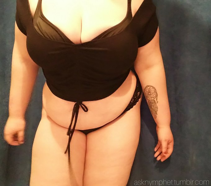 Watch Nymph Thiccc's leaked NSFW photo on TwXstars