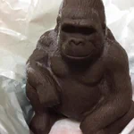 硬すぎるゴリラの形をしたチョコｗ溶かそうとした結果衝撃の結末にｗ