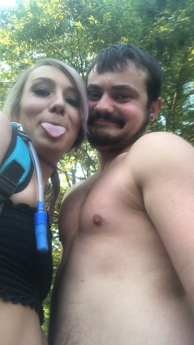 vittitow250's tweet photo. I fucking love my life 😊 @ClarkClark444 https://t.co/Vmt9FtTvyK