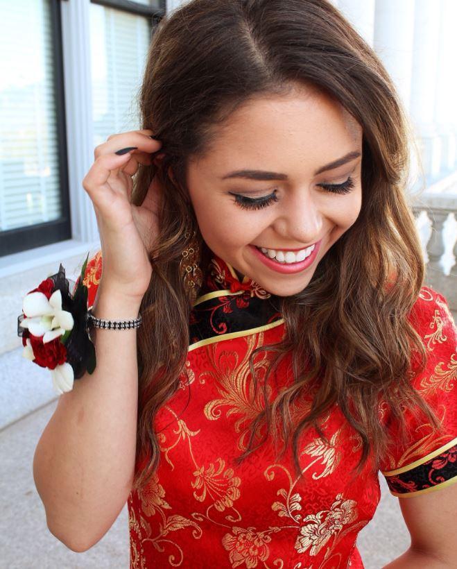 itsJoeMain's tweet photo. One of these is considered #CulturalAppropriation and the other #CulturalAppreciation. The left is tying themselves in knots, as per usual...
#Eurovision #Israel #Netta #NettaToy
#Utah #PromDress #China #Cheongsam https://t.co/KYPHy7UuL6