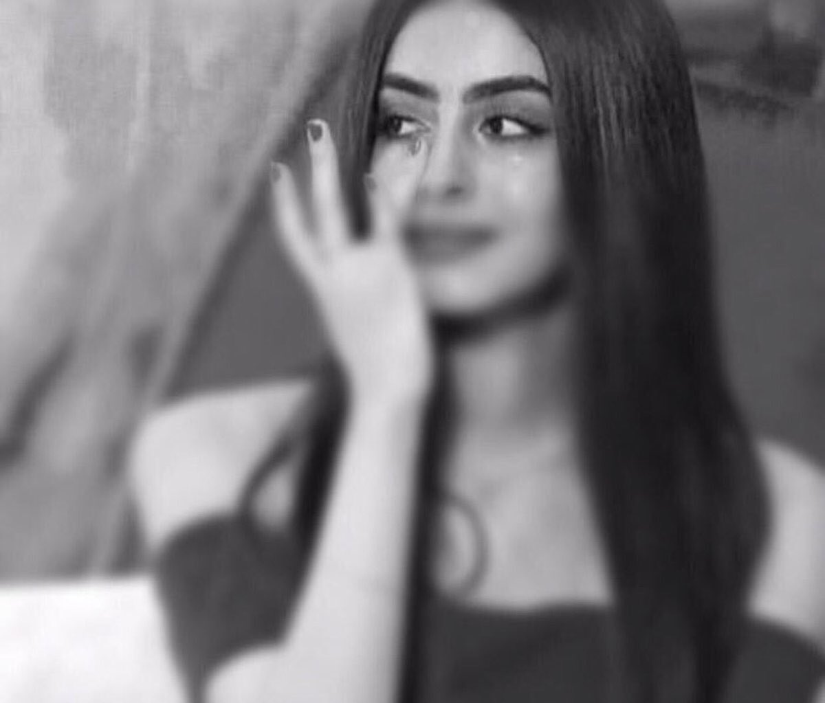 تعلَّقت فيــكَ لدرجـہ ۦأَنكَ إذا غبت عَنِّي ابكي♡ ۦ✿💔🕊-