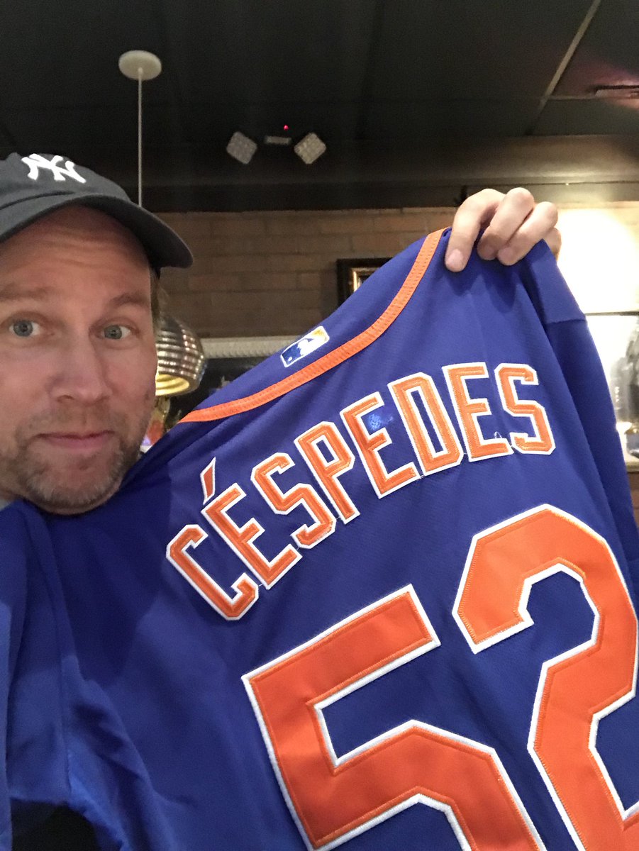 mypalalex's tweet photo. Awwwwww shucky ducky quack quack!!! I've defended my #BarTrivia title and won this shit! Lmao ๐คฃ๐คฃ๐คฃ Just wait for the video I make with it. Just wait! @Mets @ynscspds @GrimsToyShow @mewingwang @Original_Champ #busdriver #DearYouTube https://t.co/DBEJFEeGSL