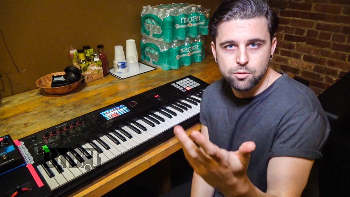 DigitalTourBus's tweet photo. .@WeAreMako’s Alex Seaver shows off the gear that he uses onstage!
Watch the video at https://t.co/U9c7qKvJGf
#mako #alexseaver #digitaltourbus #gearmasters #edm #electronicmusic #interview #band #music #video #tourlife https://t.co/zlhHFrHA84