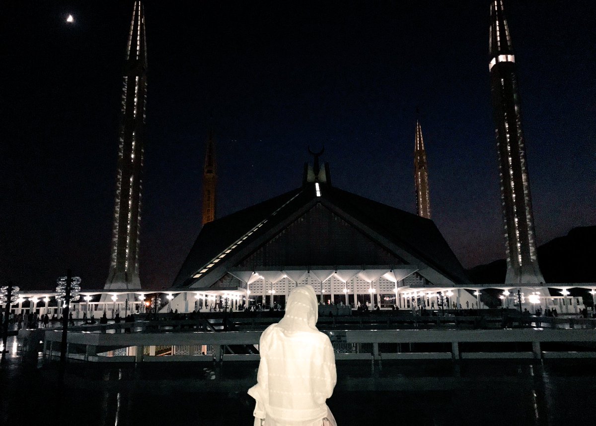 XSR__96's tweet photo. FAISAL MOSQUE
-Islamabad, Pakistan
| at daylight, twilight &amp; night |

*Went there before sunset &amp; enjoyed the three different views  
SubhanAllah 🕌☀️🌘🌑🌙
#TB #FaisalMosque #Beautiful #Unreal https://t.co/TECQ8CAQBG