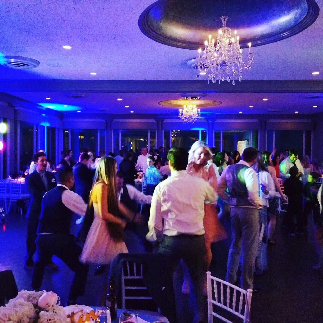 MikeAnthonyEnt's tweet image. Having a blast with this awesome crowd! #dancelife #weddingday #dancelikenooneiswatching