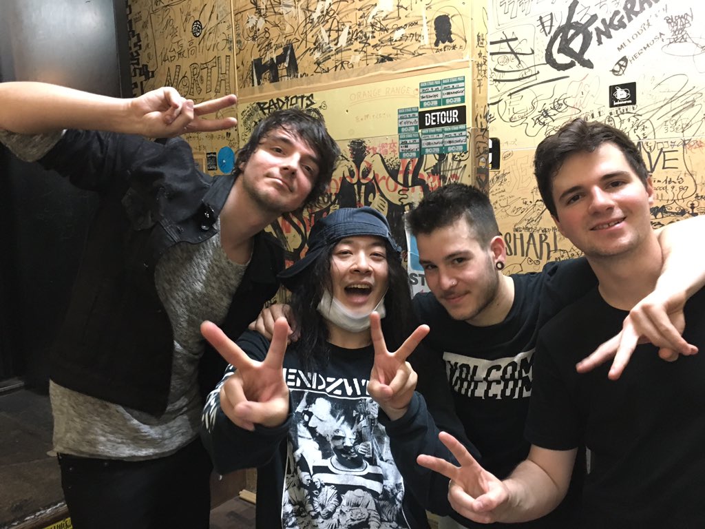 pararararararar's tweet photo. Chunk! No, Captain Chunk! Japan Tour仙台編。昨日は夢見たいな1日。ICBYHには感謝しかない！
チャンクと同じステージ上がれるなんて夢にも思ってなかったし、メンバーみんな気さくでいい人過ぎ！
バンド続けて来て本当に良かった！！
#chunknocaptainchunk
#cncc
#icanbeyourhero
#ICBYH https://t.co/fG79vOWJFS