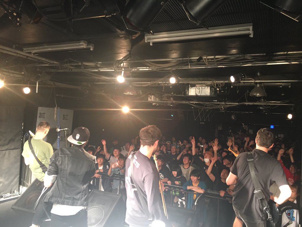 pararararararar's tweet photo. Chunk! No, Captain Chunk! Japan Tour仙台編。昨日は夢見たいな1日。ICBYHには感謝しかない！
チャンクと同じステージ上がれるなんて夢にも思ってなかったし、メンバーみんな気さくでいい人過ぎ！
バンド続けて来て本当に良かった！！
#chunknocaptainchunk
#cncc
#icanbeyourhero
#ICBYH https://t.co/fG79vOWJFS