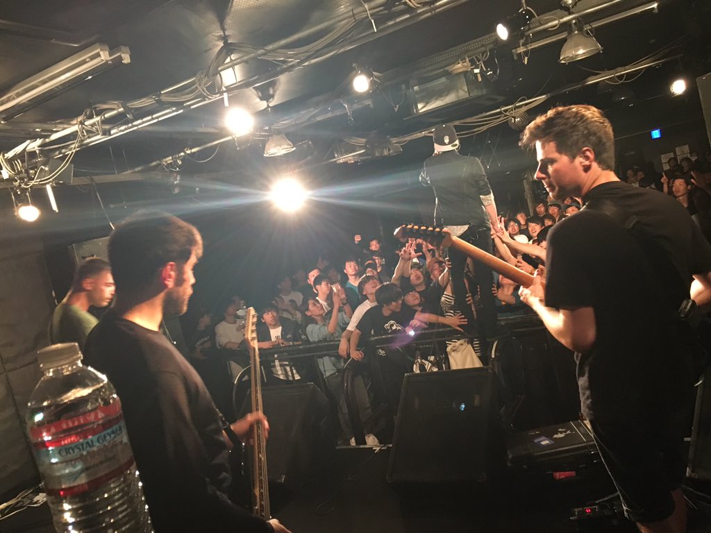 pararararararar's tweet photo. Chunk! No, Captain Chunk! Japan Tour仙台編。昨日は夢見たいな1日。ICBYHには感謝しかない！
チャンクと同じステージ上がれるなんて夢にも思ってなかったし、メンバーみんな気さくでいい人過ぎ！
バンド続けて来て本当に良かった！！
#chunknocaptainchunk
#cncc
#icanbeyourhero
#ICBYH https://t.co/fG79vOWJFS